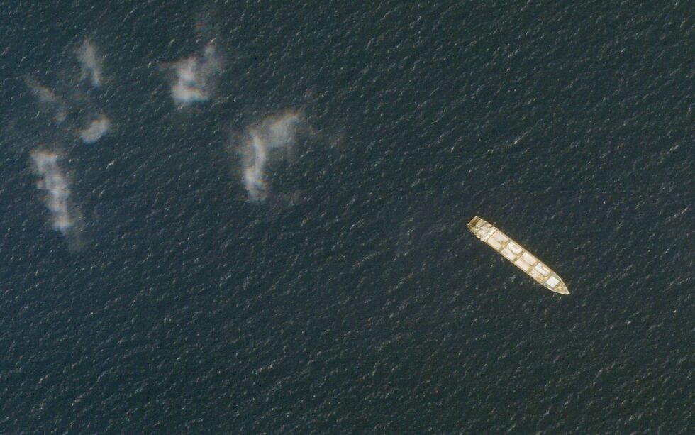 Det iranske skipet Saviz, her fanget opp av en satellitt i oktober i fjor, har ligget for anker nær det strategisk viktige Bab al-Mandeb-stredet, inngangsporten til Rødehavet, siden 2017. USA omtaler det som et kamuflert spionskip.
 Foto: NTB
