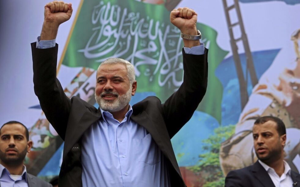 Hamasleder Ismail Haniyeh mener terrororganiasasjonen kan bidra til politiske løsninger, men han er også tydelig på at de tyr til vold om de ikke får de de krever.
 Foto: Adel Hana/NTB