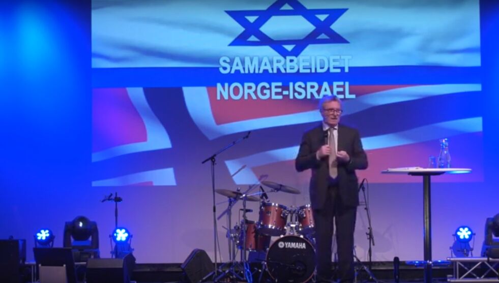 AMBASSADØR: Jon Hanssen-Bauer sier det er av ren norsk interesse at samarbeidet med Israel bør styrkes. Foto: Skjermdump fra YouTube.