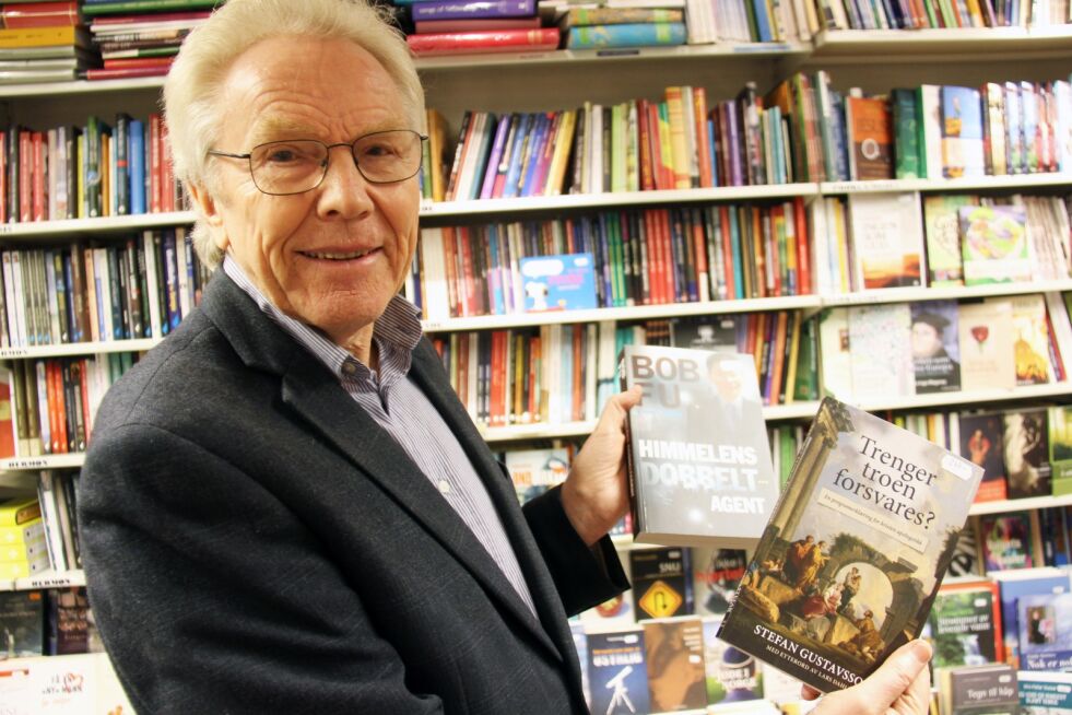 Harald Høier (75) har drevet kristen bokhandel i Arendal i 57 år.
 Foto: Lisbeth Hoskuldsen