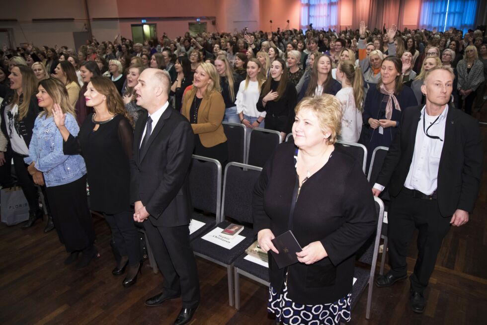 HOS JESUSKVINNER: Statsminister Erna Solberg besøkte laurdag konferansen til JesusKvinner «JK Nordisk 2017» i Oslo Kongressenter.
 Foto: NTB scasnpix