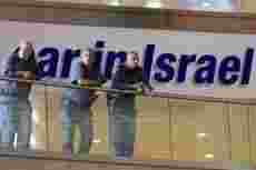 Konfrontasjon på Tel Aviv lufthavn mellom politi og aktivister
