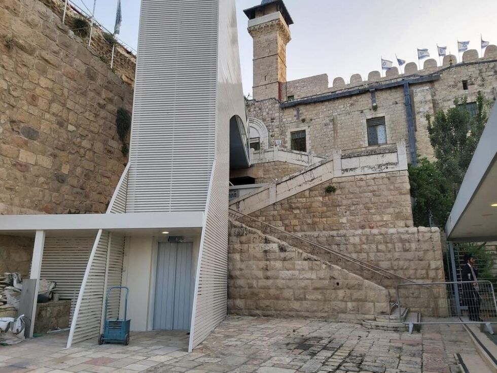 En ny heis ved Patriarkenes grav i Hebron forbedrer framkommeligheten.
 Foto: Tzipi Shlissel/TPS