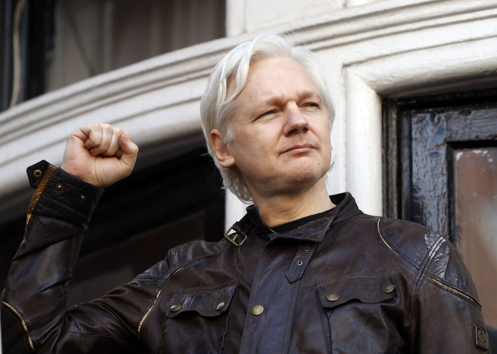 Julian Assange utenfor Ecuadors ambassade i 2017. Tirsdag starter en ny rettssak i forbindelse med USAs krav om utlevering.
 Foto: Frank Augstein / AP / NTB