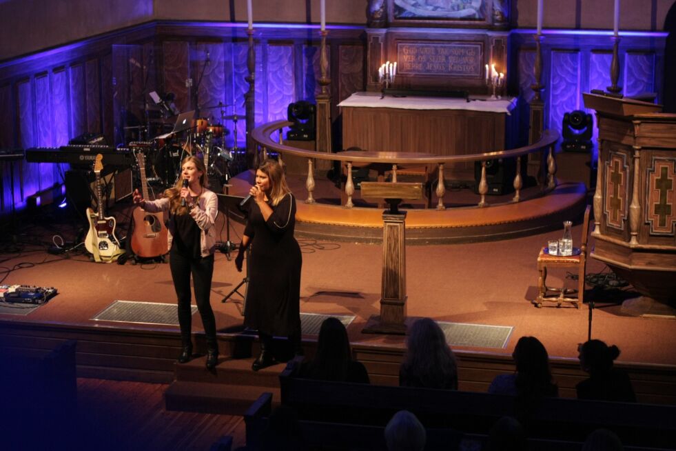 Daniela Freidzon forkynte for JesusKvinner fra hele Norden i Markus Kirke i Oslo fredag kveld.
 Foto: JesusKvinner