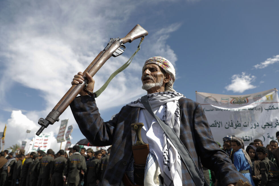 Houthi-tilhengere deltar på en demonstrasjon mot Israel og USA i Sanaa, Jemen.
 Foto: NTB/AP