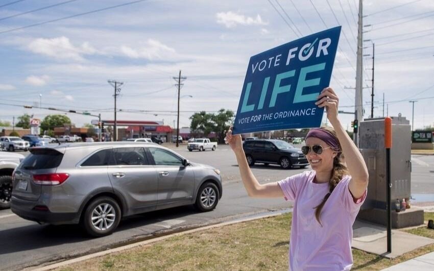 Innbyggerne i byen Lubbock i delstaten Texas har stemt for å forby abort i en folkeavstemning.