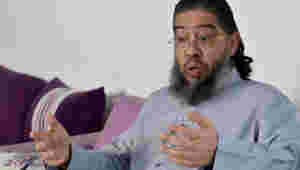 Imam utvist fra Frankrike etter å ha kalt det franske flagg satanisk