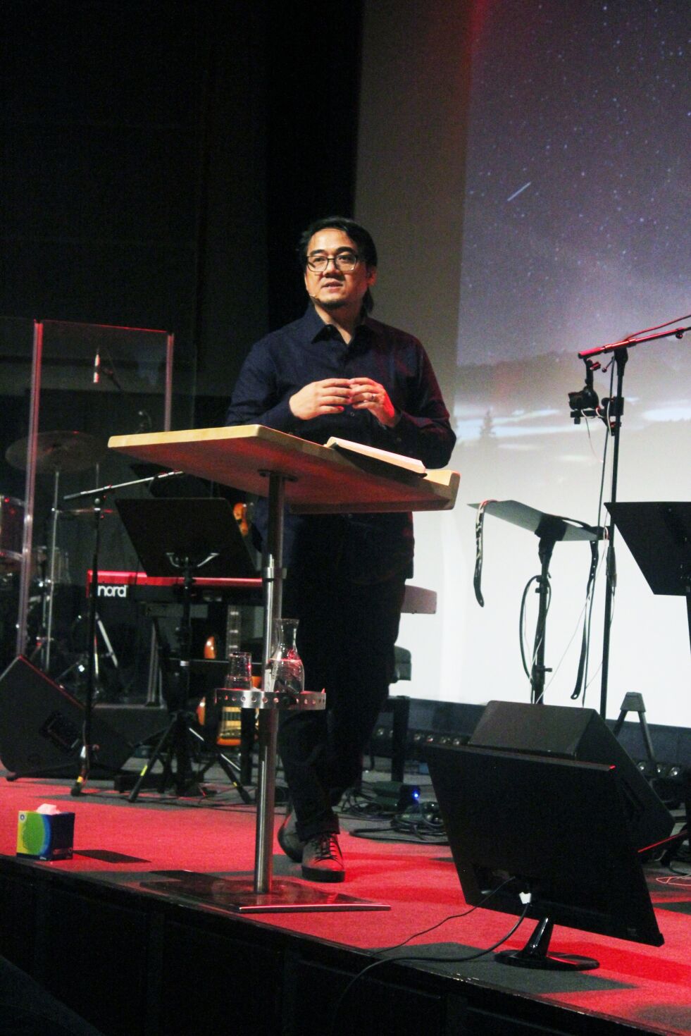 KRAFT: Paul Yadao er pastor for Destiny Ministries International på Filipinene. Han prekte blant annet om å tjene ut i fra intimitet med Jesus i kraft og kjærlighet.
 Foto: Dag Buhagen
