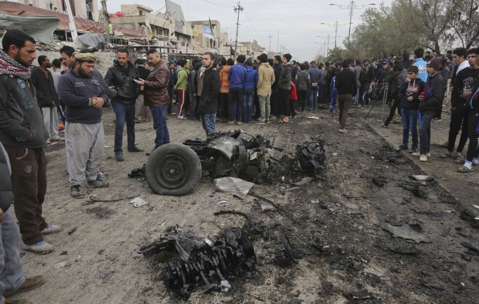 Minst 32 mennesker ble drept i selvmordsangrepet i Bagdad mandag. IS hevder å stå bak.
 Foto: AP / NTB Scanpix