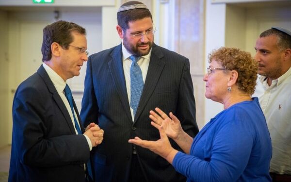 Miriam Peretz og Isaac Herzog vil bli president i Israel