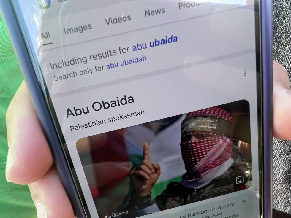 Motdemonstrantene i Oslo ropte på Abu Obaida, talsmann for den militære delen av Hamas, Izz ad-Din al-Qassam-brigadene.
 Foto: Trine Overå Hansen