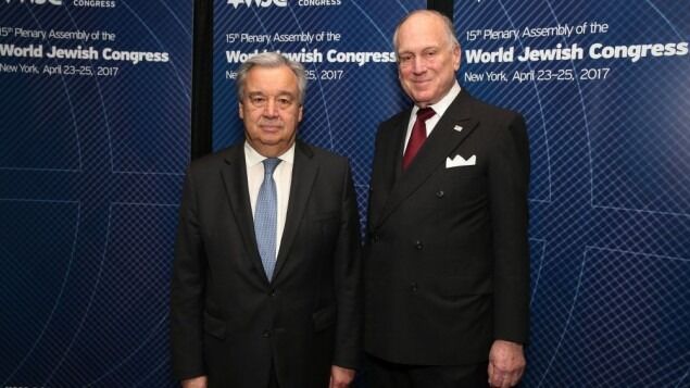 FNs generalsekretær Antonio Guterres sammen med presidenten for den jødiske verdenskongressen, Ronald S. Lauder.
 Foto: World Jewish Congress