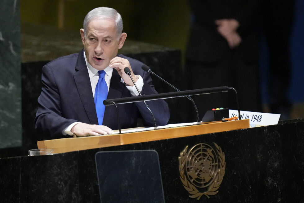 Israels statsminister Benjamin Netanyahu (her på talerstolen i FN) advarer Iran mot å ødelegge for Israels fredsinitiativ mot Saudi-Arabia.
 Foto: Mary Altaffer/AP/NTB