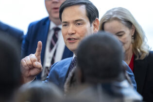 Rubio stanser nesten all amerikansk bistand