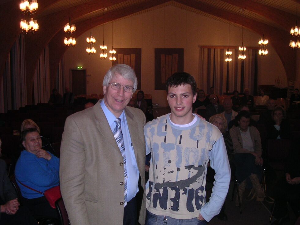 Svein-Magne Pedersen sammen med Daniel Haddal på møtet i Frikirken i Mo i Rana i 2004. Det var på dette møtet at Daniel fikk se Guds kraft i aksjon for første gang.
 Foto: Privat