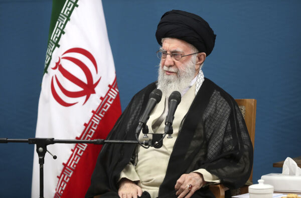 Irans øverste leder er flyttet til et tryggere sted