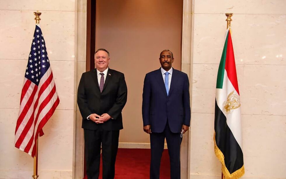 USAs utenriksminister Mike Pompeo besøkte Sudan i august hvor han hadde samtaler med general Abdel-Fattah Burhan som leder overgangsregjeringen i landet. Pompeo og Burhan diskuterte blant annet normaliseringen av båndene mellom Sudan og Israel og USAs støtte for landets skjøre overgang til demokrati.
 Foto: NTB Scanpix