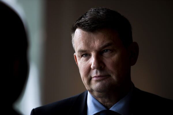 Utfordrer Wara på nytt om «ytterliggående kristne trossamfunn»