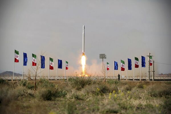 USA truer Iran etter satellittoppskyting