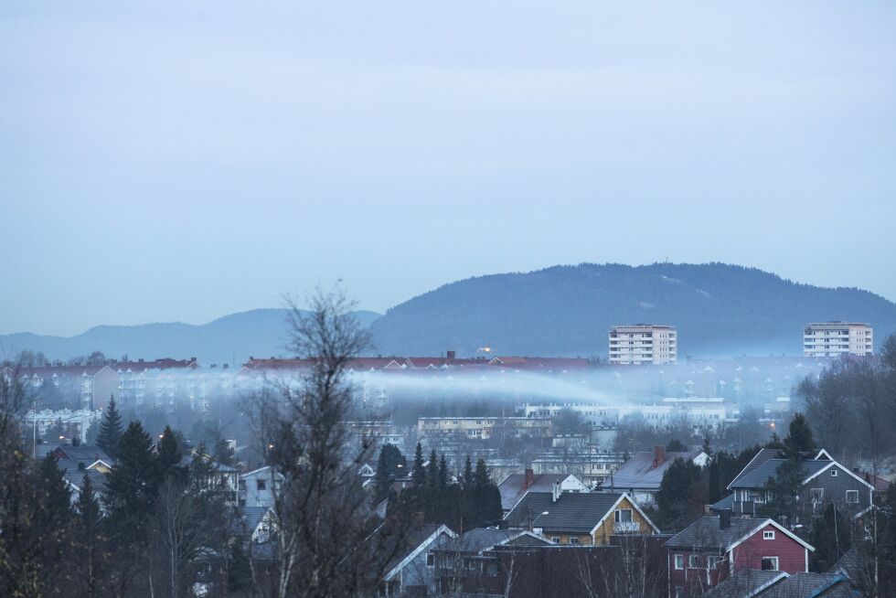 Luftforurensing: Våre norske byer kan ha elendig luftkvalitet. Det er tilfelle i Bergen, spesielt på kalde og stille vinterdager. Indre bydeler i Oslo er i samme situasjon, og alle steder med rushtidskøer av biler, skriver vår kommentator.
 Foto: NTB
