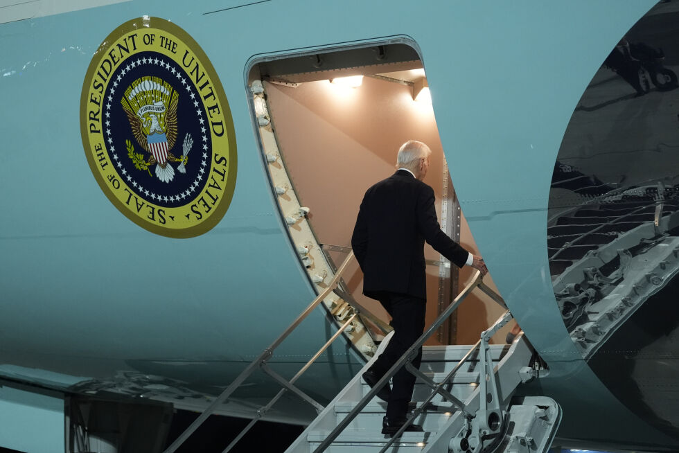 President Joe Biden på vei inn i Air Force One etter presidentdebatten i Atlanta.
 Foto: NTB/AP/Evan Vucci