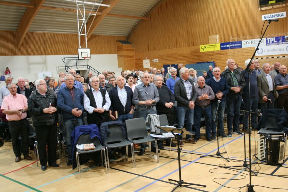 Mye folk på møtene i Flekkerøyhallen.
 Foto: Agnar Klungland