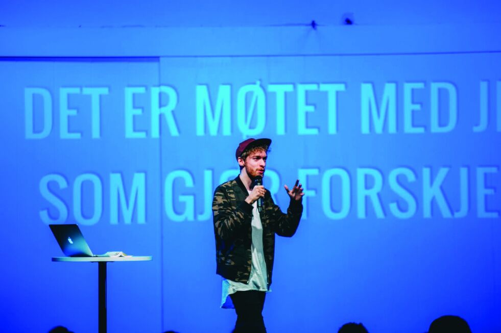 engasjert: Thomas Neteland taler til 450 ungdommer om at et møte med Jesus kan forandre alt.
 Foto: Odd Aksel Bruvik