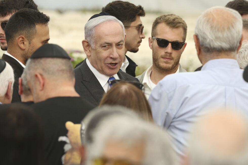 ISRAEL: Benjamin Netanyahu sier i første intervju etter krigen brøt ut 7. oktober at han har tro på en diplomatisk løsning når det gjelder Hizbollah.
 Foto: NTB/AP