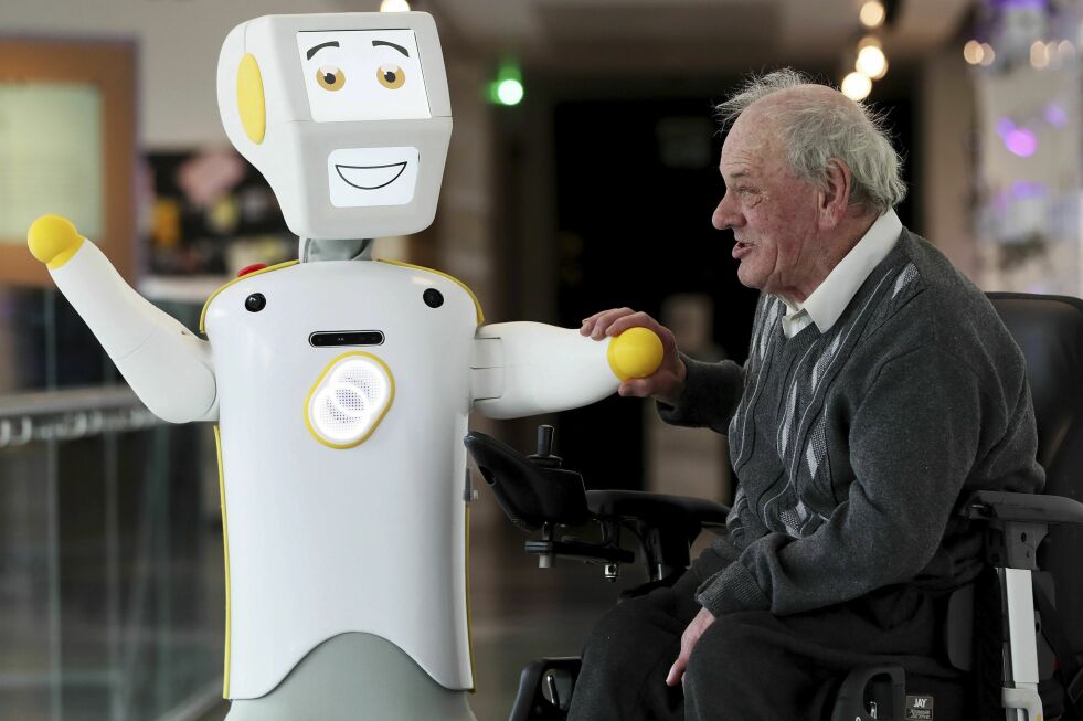 Robot: Irland første sosiale assistent-robot, med kunstig intelligens. Her under en demonstrasjon ved Sicence Gallery i Dublin 15. mai 2019.
 Foto: Brian Lawless/PA via AP
