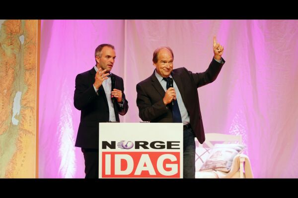 – Bli med og be i år også