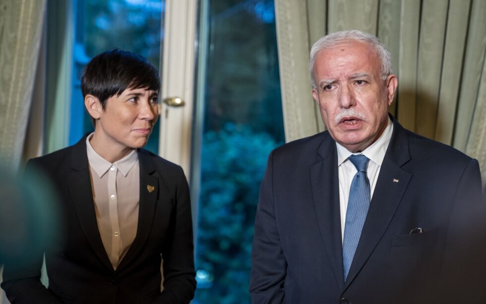 Utenriksminister Ine Eriksen Søreide (H) sammen med De palestinske selvstyremyndighetenes utenriksminister Riad Malki. I januar skrev Malki et brev til Eriksen Søreide for å be Norge om en donasjon av vaksine mot covid-19. Bildet er fra 2019.
 Foto: Heiko Junge / NTB