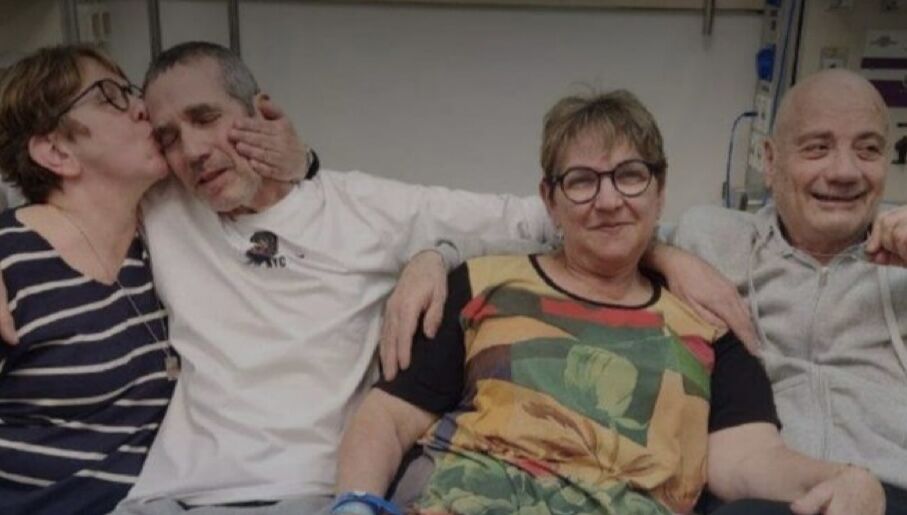 GJENFORENING: «Velkommen hjem», skriver staten Israel på den offisielle X-kontoen.
 Foto: Staten Israel på X (Twitter)