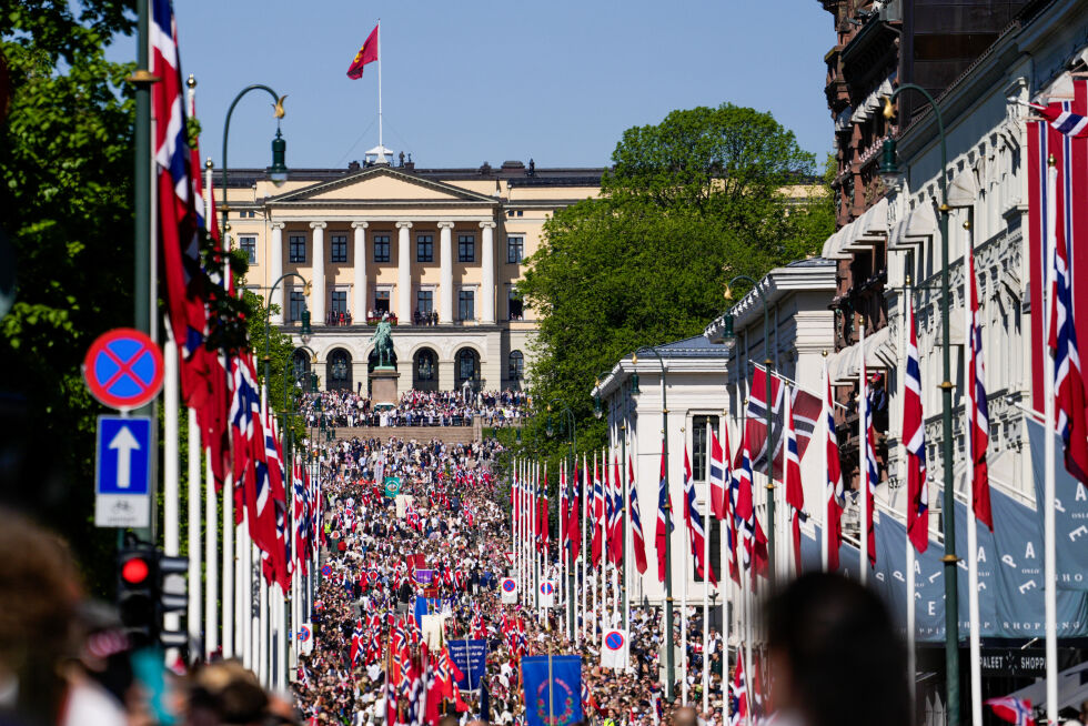 Barnetoget på vei opp Karl Johans gate under 17.mai-feiringen i Oslo i går.
 Foto: Javad Parsa / NTB