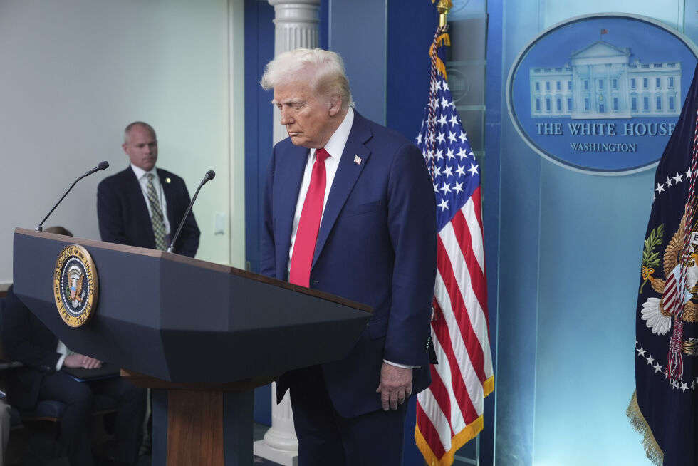 President Donald Trump åpnet med å be om ett minutts stillhet i presserommet i Det hvite hus torsdag.
 Foto: Jacquelyn Martin / AP / NTB