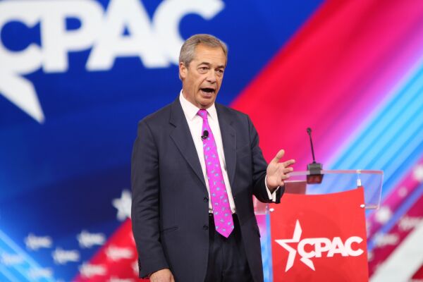 Brexit-leder Nigel Farage oppfordret Amerika til å ta ansvar i verden