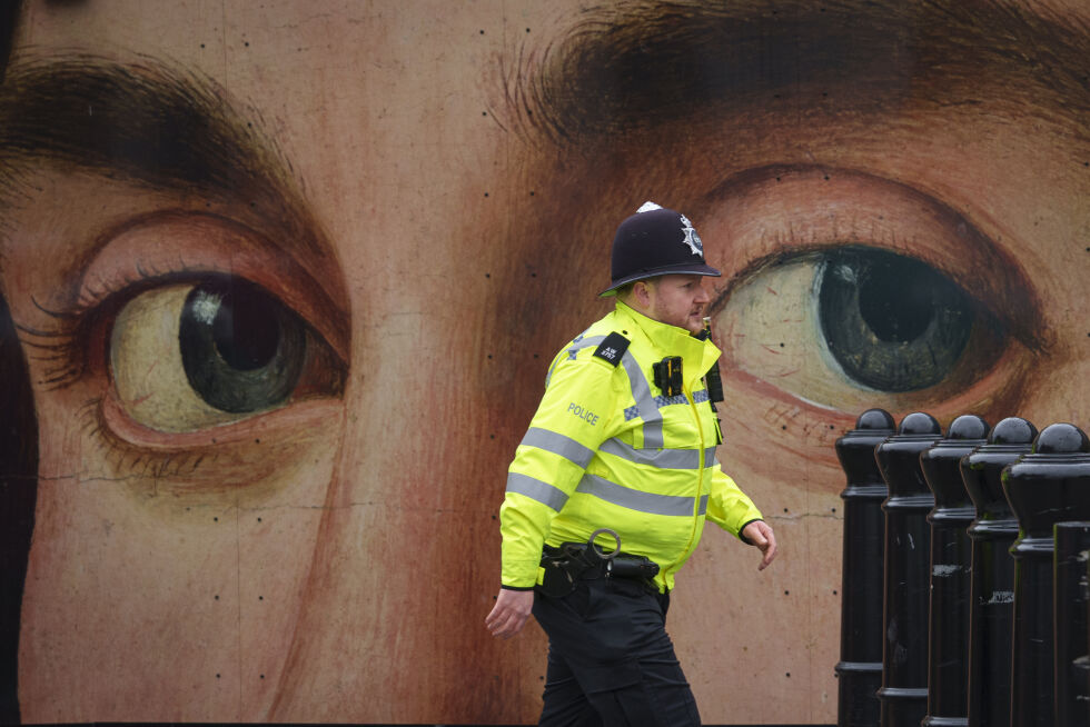 Illustrasjonsfoto. Politibetjent i London, 13. desember 2023.
 Foto: AP Photo/Vadim Ghirda/NTB.