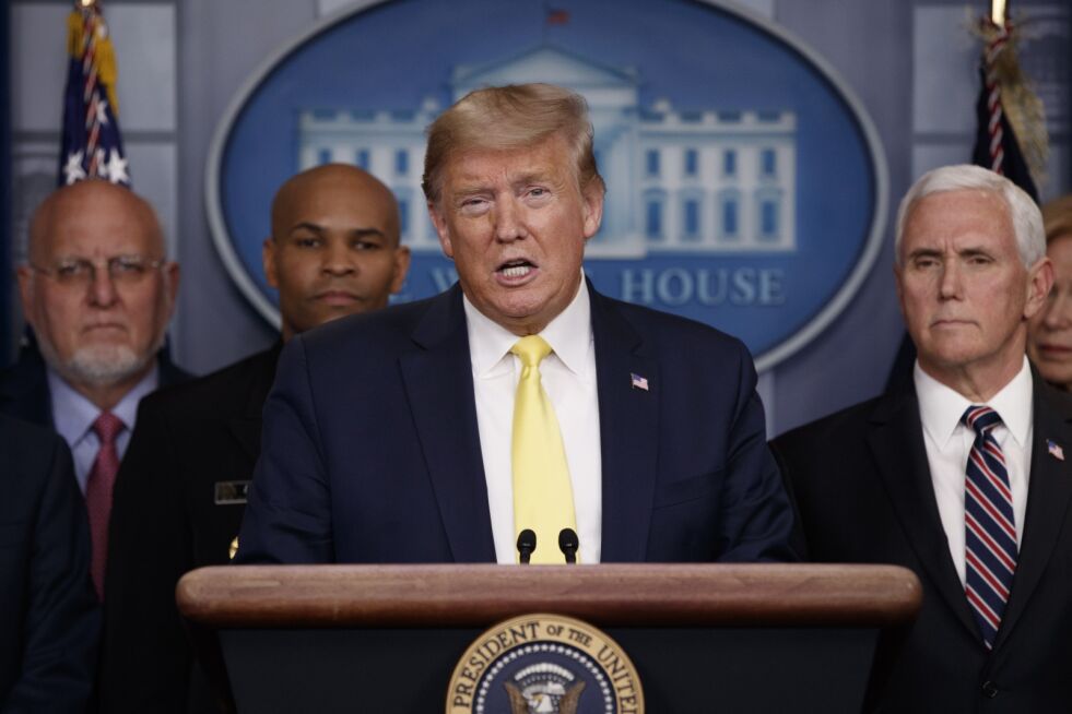 President Donald Trump tar i bruk unntakslover i forbindelse med koronaviruset.
 Foto: Carolyn Kaster/NTB Scanpix