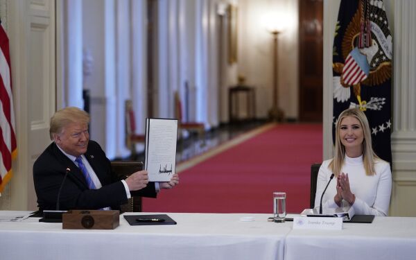 Trump bidrar med penger mot menneskehandel