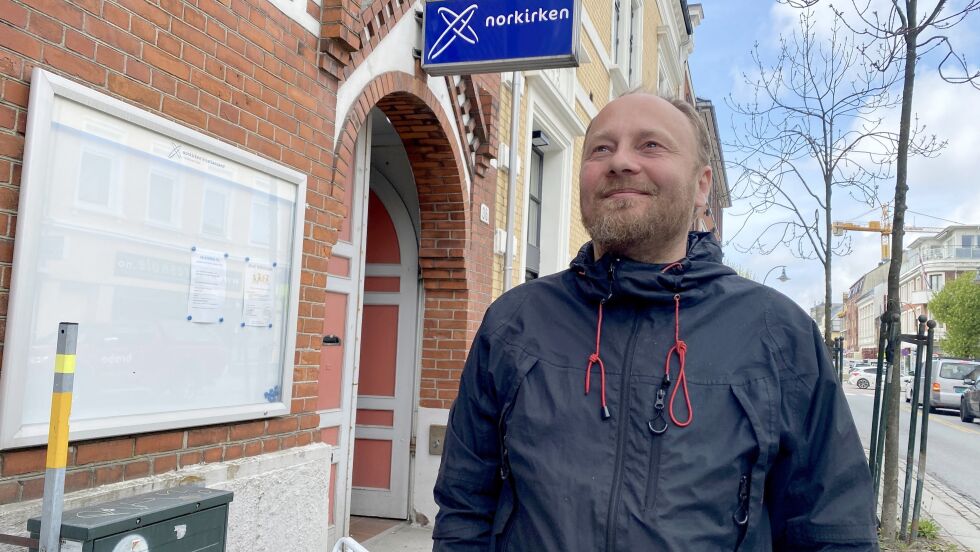 HENTET FLYKTNINGER: Kristian Lande er pastor i Norkirken Kristiansand, en av menighetene som har vært med på å hente ukrainske flyktninger den siste tiden.
 Foto: Dag Buhagen
