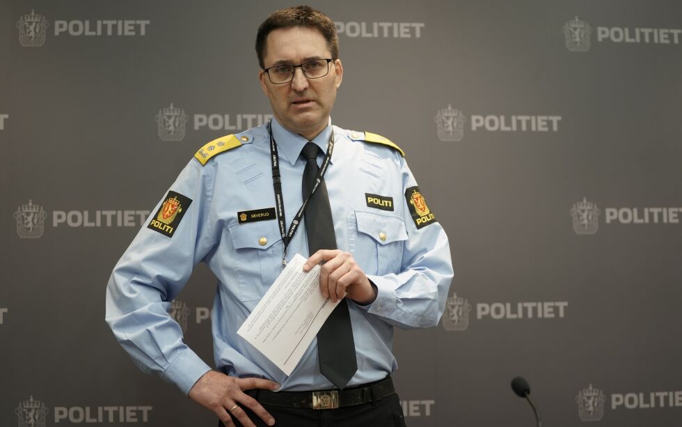 Pressekonferanse med politimester Ole Bredrup Sæverud torsdag, dagen etter at en mann drepte fem personer i Kongsberg kvelden før.
 Foto: Terje Pedersen / NTB