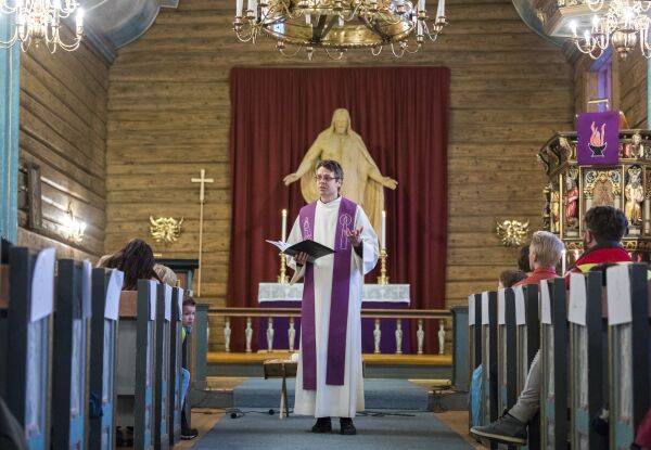Den norske kirke etterlyser klarere svar om avstandsregelen