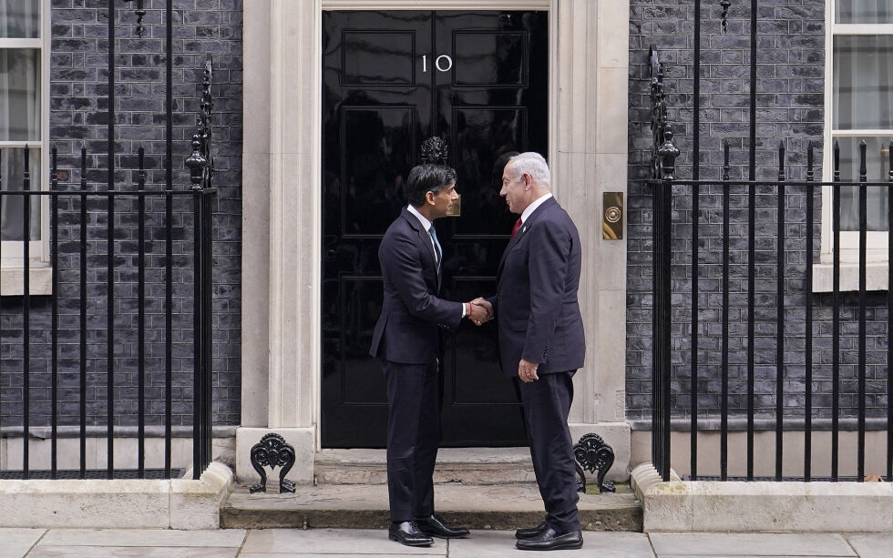 Statsminister Rishi Sunak (t.v.) tok imot Israels statsminister Benjamin Netanyahu i Downing Street i London, 24 mars 2023.
 Foto: AP/NTB/Alberto Pezzali