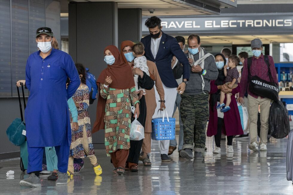 Afghanske flyktninger ankommer Washington Dulles International Airport i USA.
 Foto: Ap
