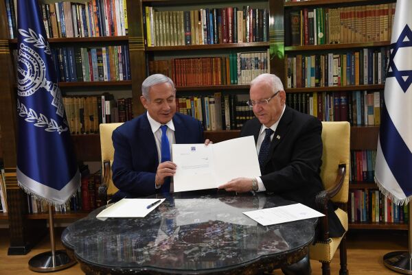 Netanyahu får to ukers utsettelse på å danne regjering
