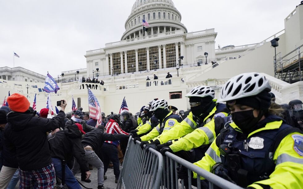 – Var det ekte Trump-supportere eller aktivister fra Antifa som tok seg inn i Kongressen onsdag 6. januar?
 Foto: Julio Cortez / NTB
