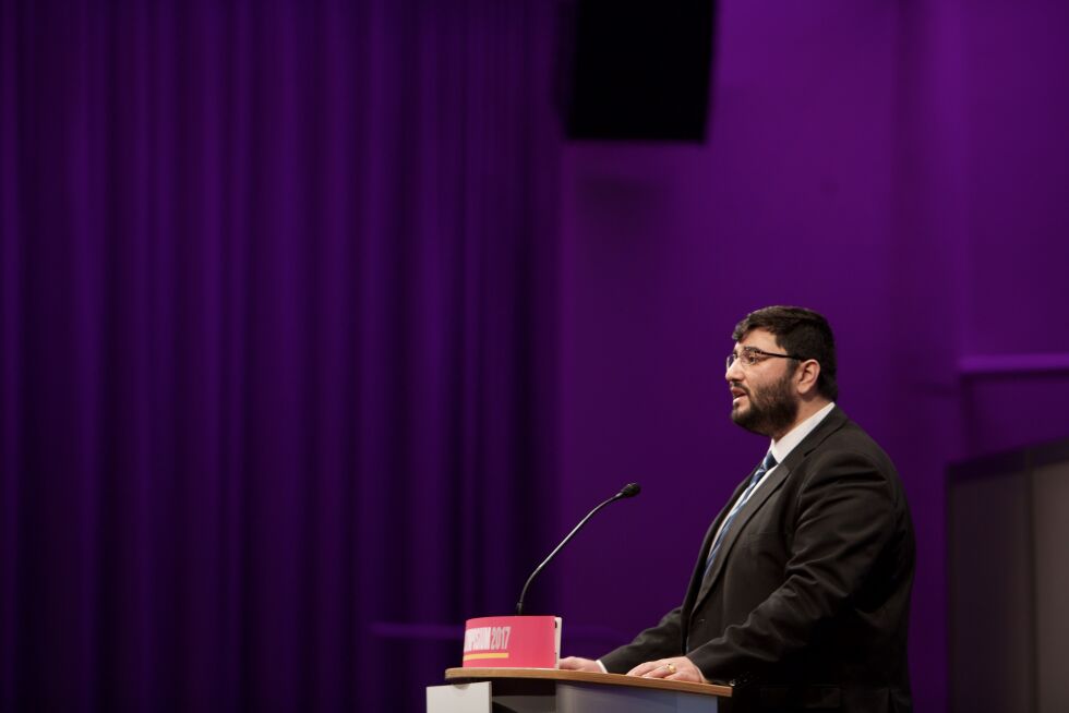 Stortingsrepresentant Mazyar Keshvari (FrP) talte på Oslo Symposium fredag.
 Foto: Marion Haslien
