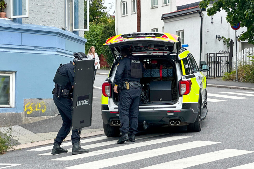 Politiet er på plass med store ressurser.
 Foto: Lars Eide / NTB