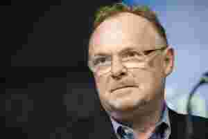 Per Sandberg går av etter uker med massivt press