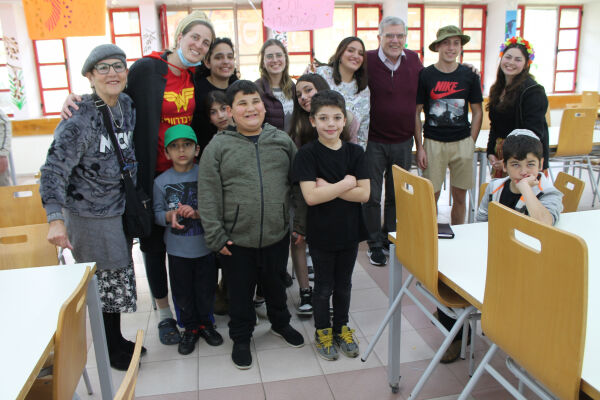 Feiret Purim ved Neve Michael